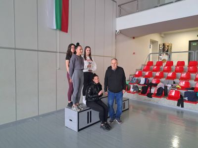 Второ място за девойките ХІ-ХІІ клас по тенис на маса в областен кръг на ученическите игри 2